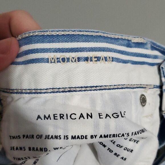 AMERICAN Eagle Blue And White Striped Size 4 28x28 High Rise Mom Jean - Picture 6 of 7